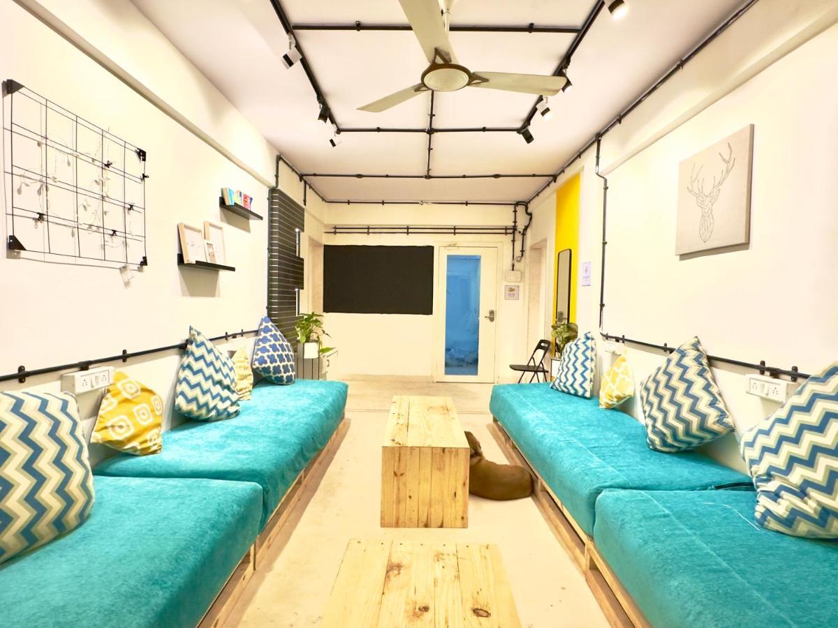 Locomo Express - Stay Work Eat Mumbai Exterior photo