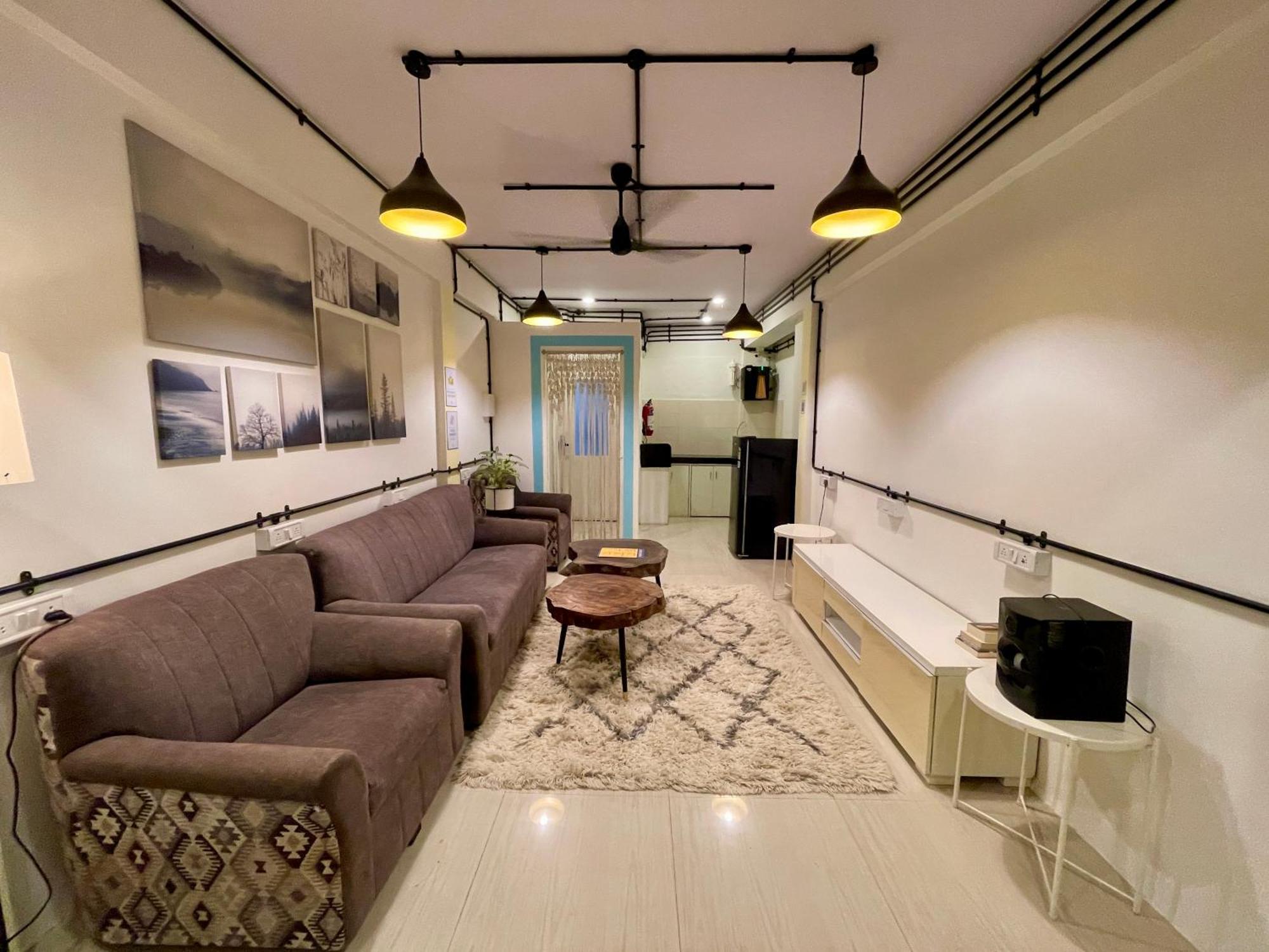 Locomo Express - Stay Work Eat Mumbai Exterior photo