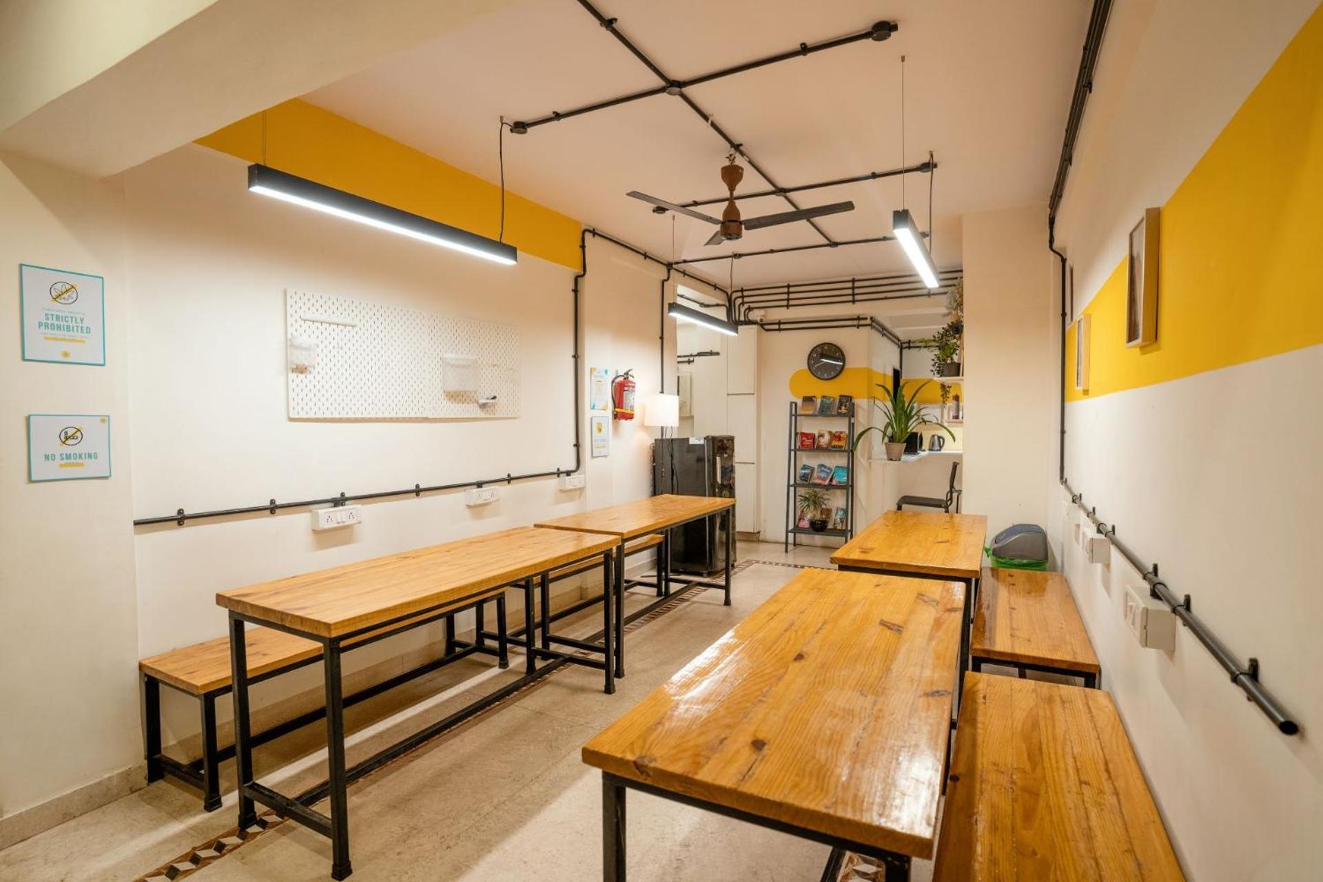 Locomo Express - Stay Work Eat Mumbai Exterior photo